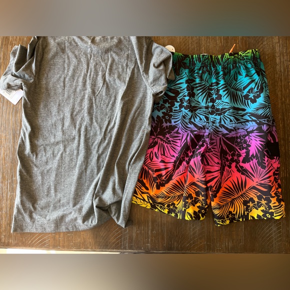 Under armour shorts Hurley shirt - Picture 3 of 8